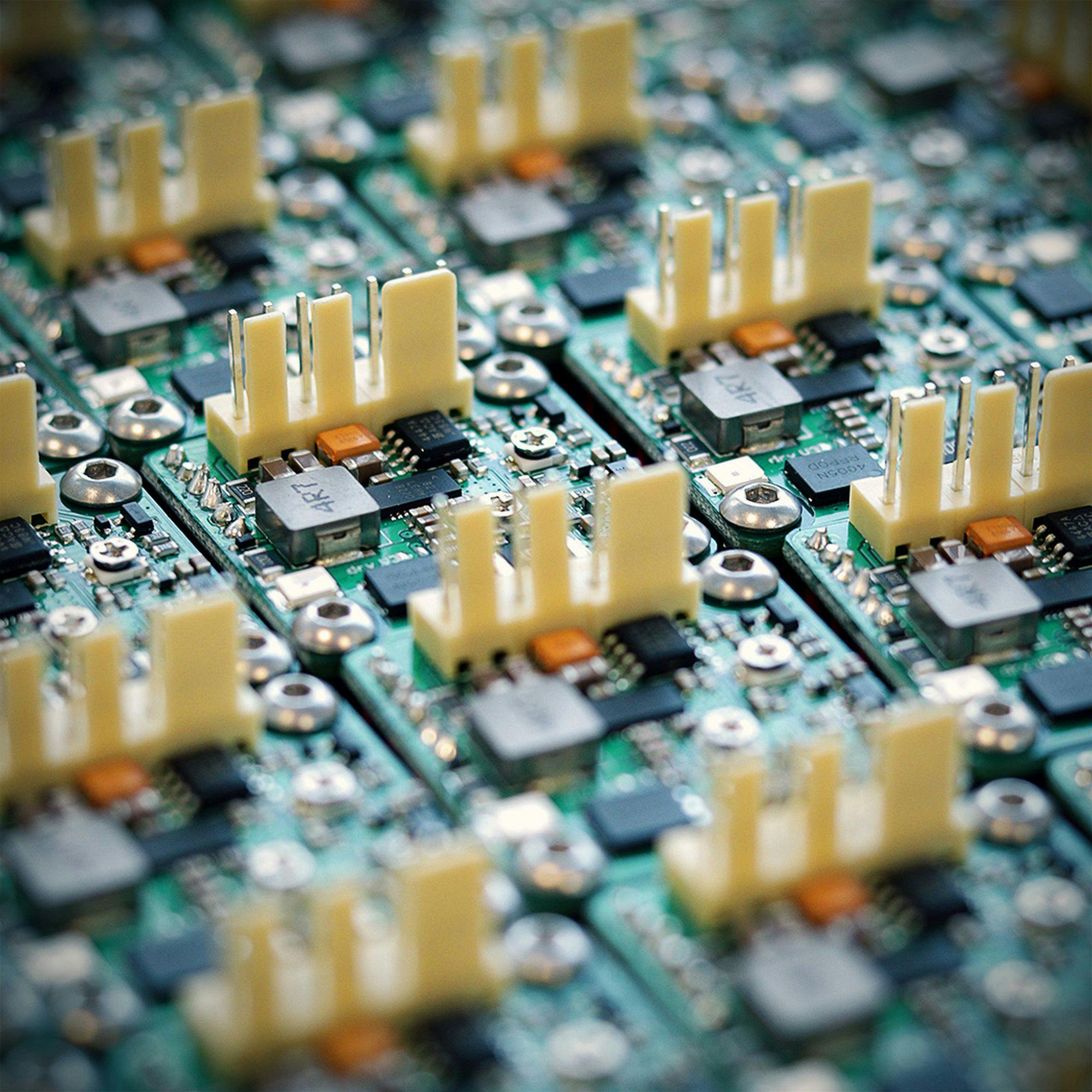 Why is grounding resistance generally not greater than 4Ω?